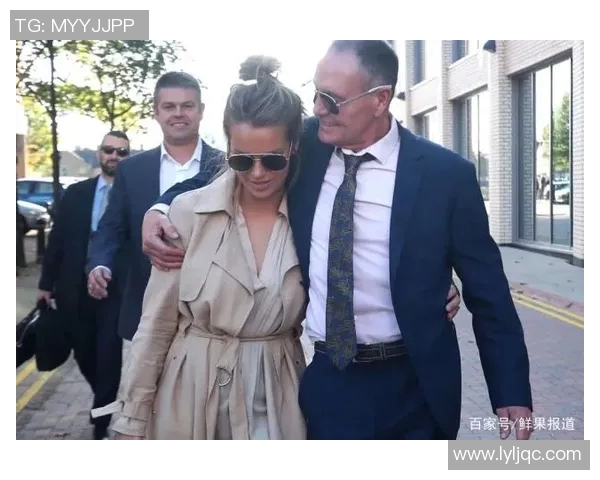 足球明星强吻女记者事件引发热议引关注背后真相曝光